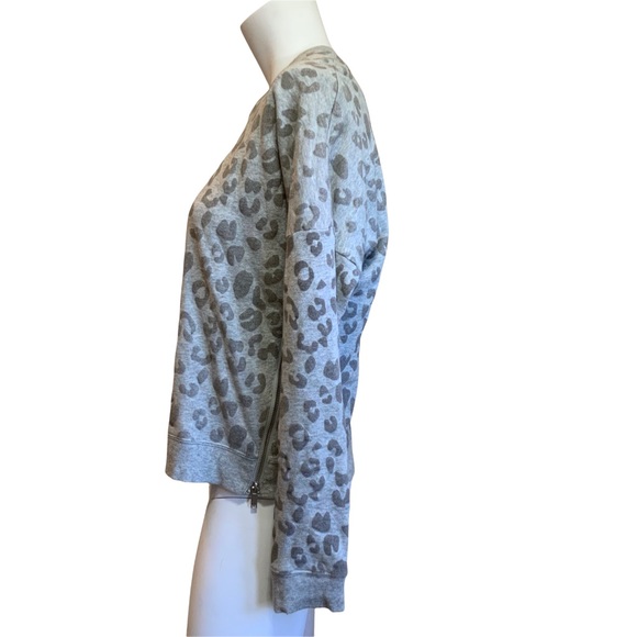 Rails Marlo Flocked Leopard Print Sweatshirt Grey Side Zippers Size M. Like New - Picture 5 of 13